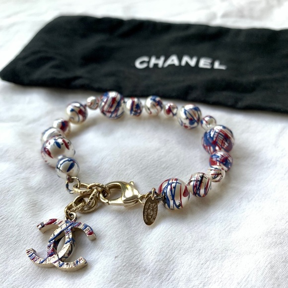 CHANEL PAINT SPLATTER & CC LOGO PEARL BRACELET - Picture 1 of 5